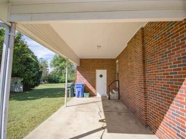 Main picture of 707 Hine St N