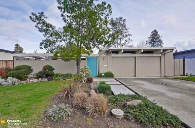 Main picture of 882 Brookgrove Ln