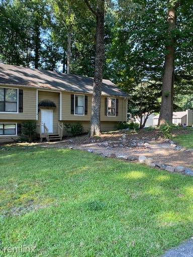 Main picture of 4035 Sumit Wood Dr NW