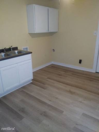 Main picture of 215 Caulder Cir