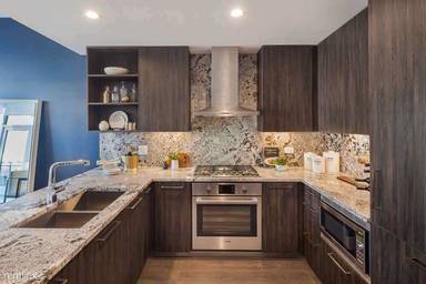 Main picture of 445 W Superior St