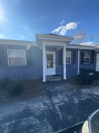 Main picture of 906 Railroad St