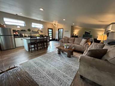 Main picture of 1006 Meadowlark Ln