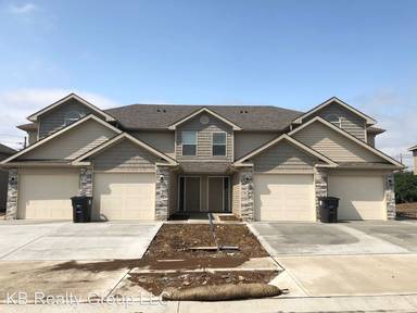 Main picture of Traditions Townhomes Apartments