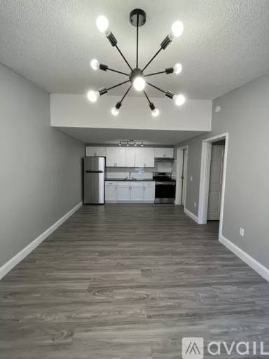 Main picture of 4710 Cresthaven Blvd