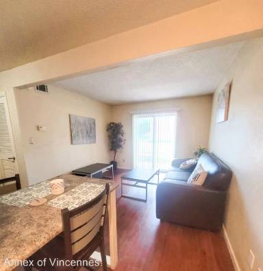 Main picture of 201 W Saint Clair St