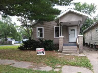 Main picture of 900-02 W Macqueen Ave