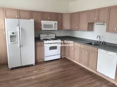 Main picture of 14 Schiller St