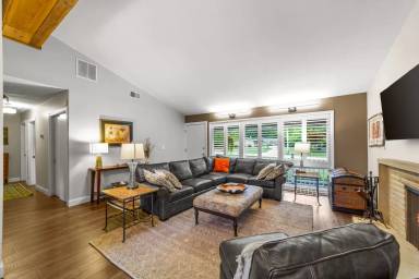 Main picture of 557 Edinborough Dr