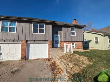 Main picture of 819-49 S Lindenwood Dr