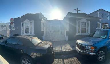 Main picture of 1567 S Hobart Blvd