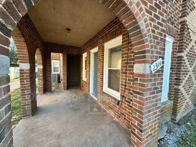 Main picture of 2308 NW 12th St