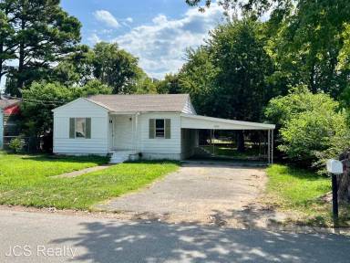 Main picture of 2406 Circle Dr