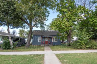 Main picture of 702 W 10th St