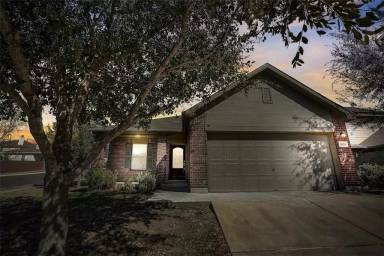 Main picture of 5800 Silver Screen Dr