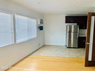 Main picture of 913 Pico Blvd
