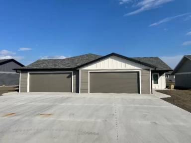 Main picture of 2912 Sportsmans Dr