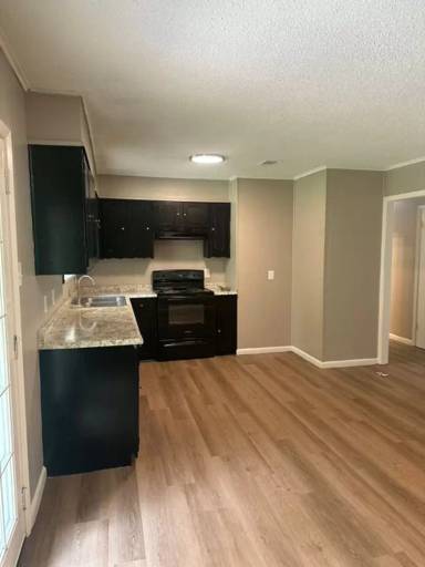 Main picture of 909 Lawrence Dr