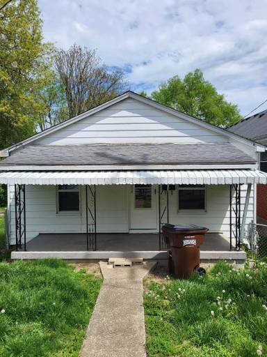 Main picture of 303 Elm St
