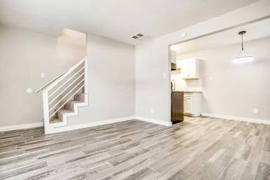Main picture of 805 S Center St