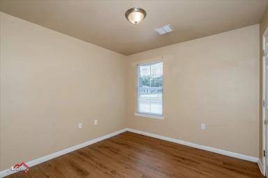 Main picture of 1155 Pecan St