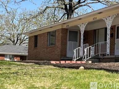 Main picture of 4212 N Locust St