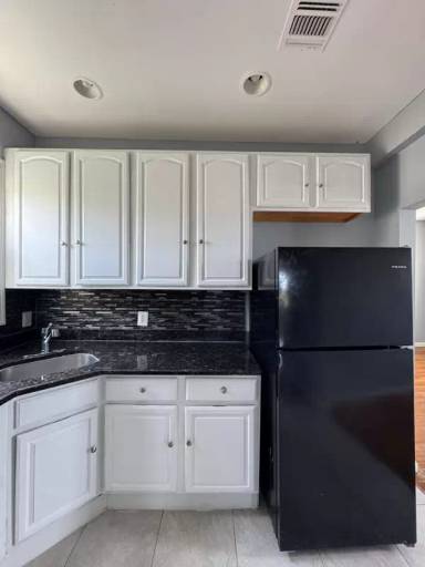 Main picture of 489 Avon Ave