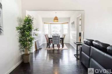 Main picture of 427 N Frederic St