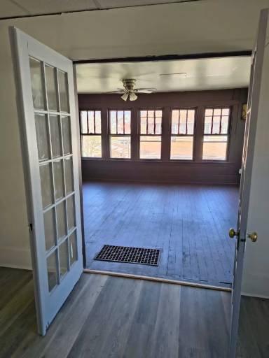 Main picture of 225 E 5th Ave