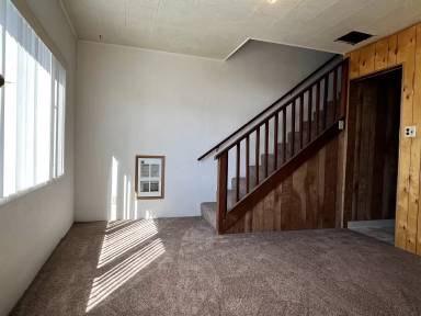 Main picture of 1120 Villa Way