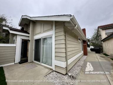 Main picture of 1842 Lake St
