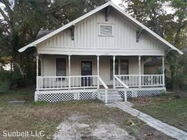 Main picture of 1223 E Parker St
