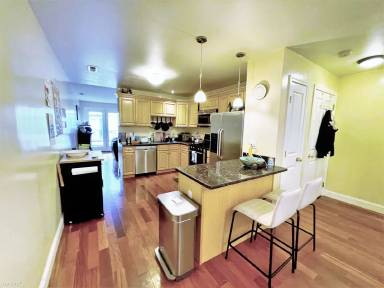 Main picture of 241 Prospect St