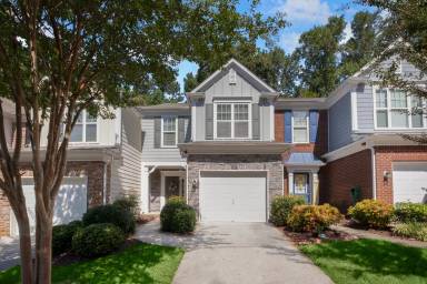 Main picture of 291 Kigian Trl