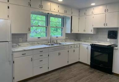 Main picture of 1028 W 12th St
