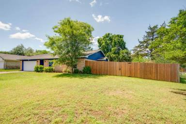 Main picture of 3000 Longleaf Dr