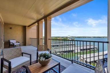 Main picture of 101 W Bank