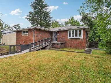 Main picture of 824 Earl St