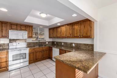 Main picture of 3839 N 32nd Way