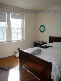 Main picture of 1820 Commonwealth Ave