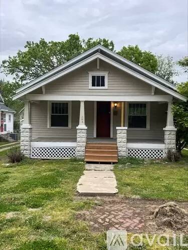 Main picture of 704 W 2nd St