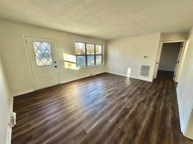 Main picture of 825 Glendale Rd