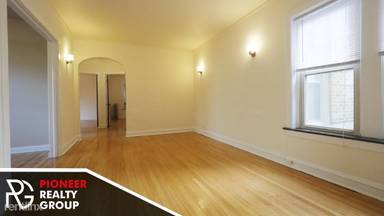 Main picture of 2108 W Ainslie St