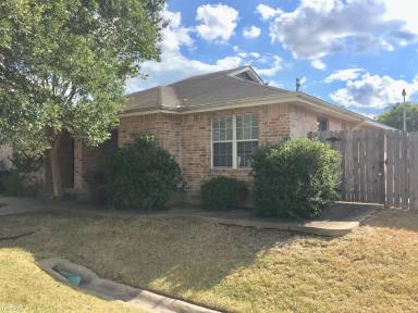 Main picture of 1700 S Dexter Dr