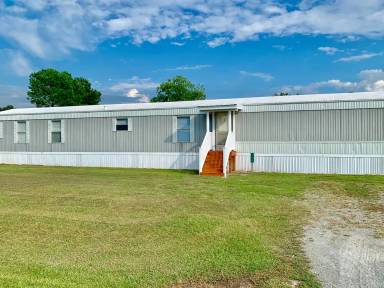 Main picture of 100 Cleatus Dr