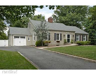 Main picture of 4 Voorhees Rd