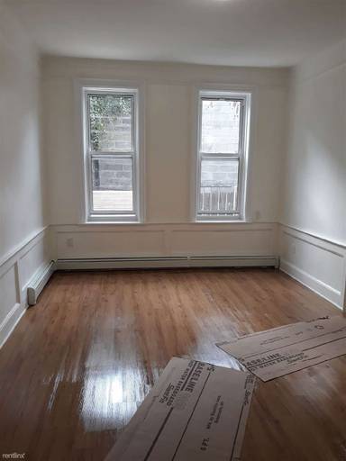 Main picture of 2038 E 12th St