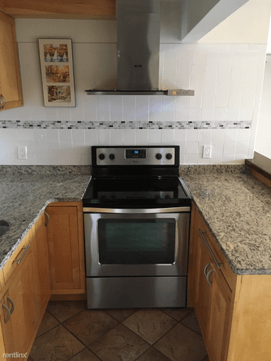 Main picture of 8 Commonwealth Ct