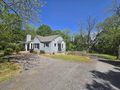Main picture of 1030 Summit Grove Dr