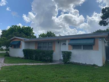 Main picture of 400 NW 37th St